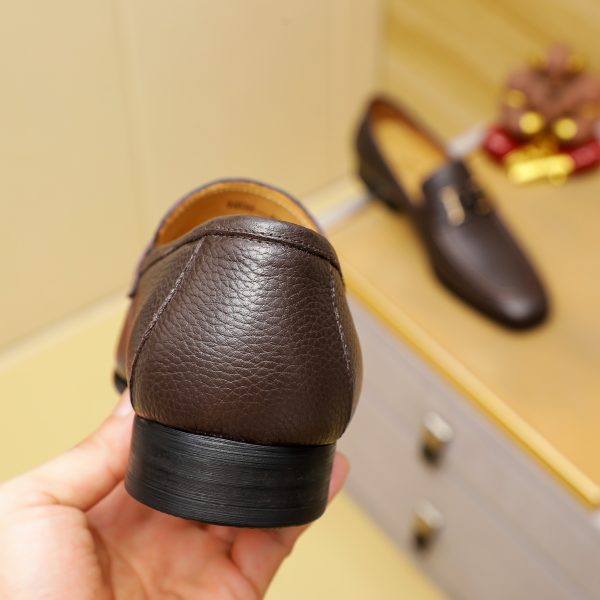 Ferragamo, giày thời trang, sáp, nước bò nhuộm