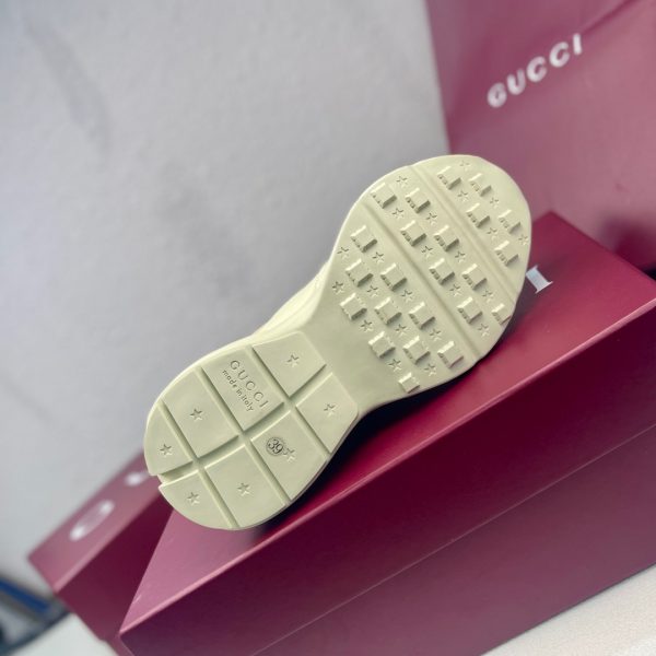 giày gucci của italy hỗ trợ nfc chip chống giả mạo