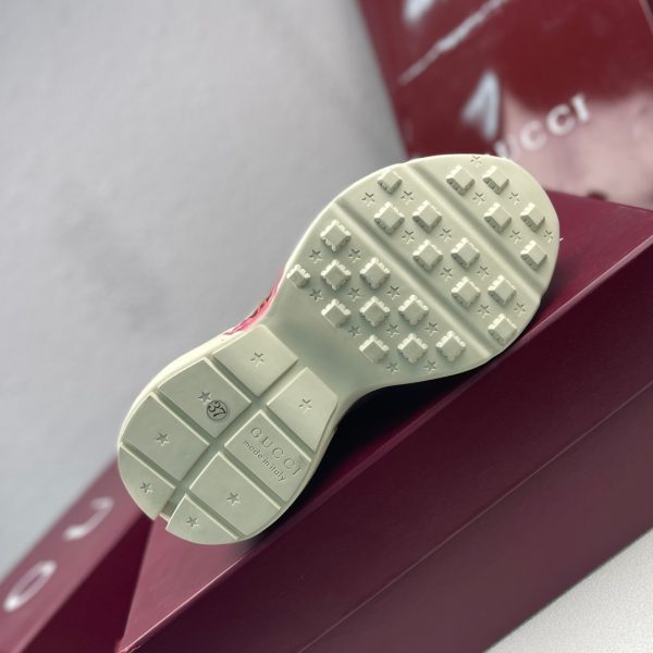 giày gucci của italy hỗ trợ nfc chip chống giả mạo