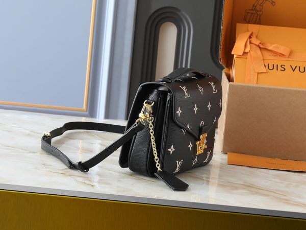 Louis Vuitton, Pocette Métis túi xách