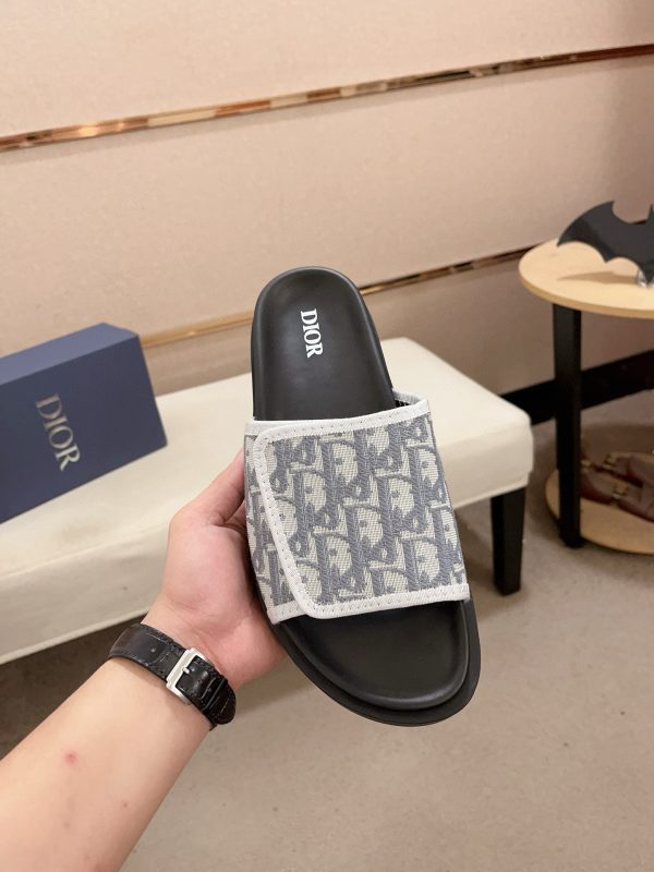 Giày dép Dior mới. ý nhập khẩu nguyên liệu thô.