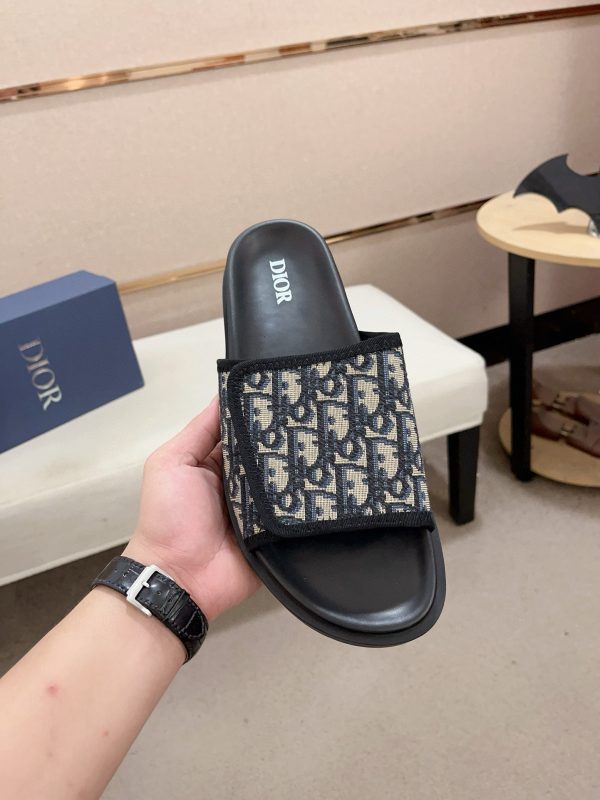 Giày dép Dior mới. ý nhập khẩu nguyên liệu thô.