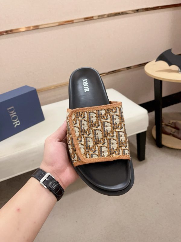 Giày dép Dior mới. ý nhập khẩu nguyên liệu thô.