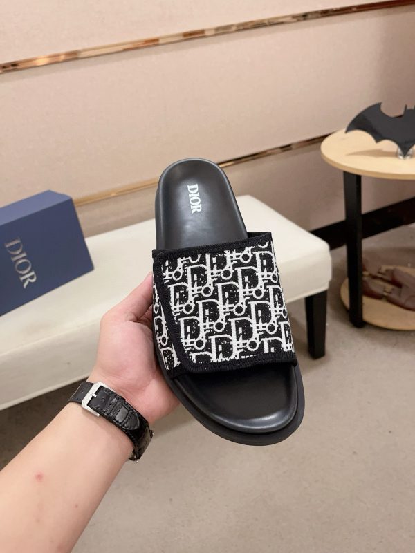 Giày dép Dior mới. ý nhập khẩu nguyên liệu thô.