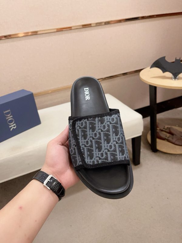 Giày dép Dior mới. ý nhập khẩu nguyên liệu thô.