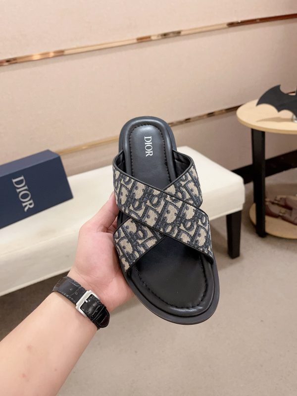 Giày dép Dior mới. ý nhập khẩu nguyên liệu thô.