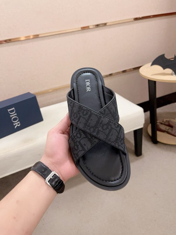 Giày dép Dior mới. ý nhập khẩu nguyên liệu thô.