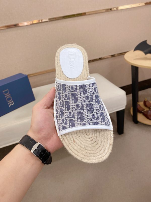 Giày dép Dior mới. ý nhập khẩu nguyên liệu thô.