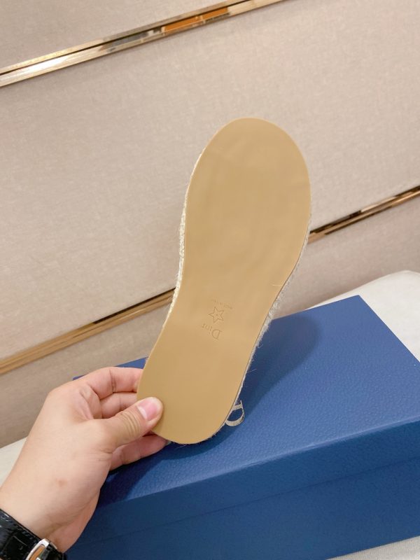 Giày dép Dior mới. ý nhập khẩu nguyên liệu thô.