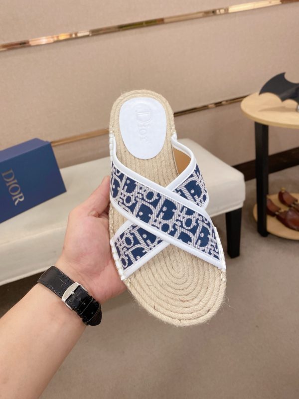 Giày dép Dior mới. ý nhập khẩu nguyên liệu thô.