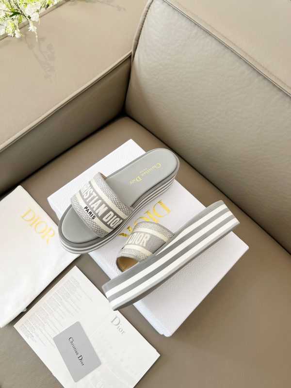 Dior mùa xuân và mùa hè mới IVIETA DWAY giày phụ nữ màu thạch
