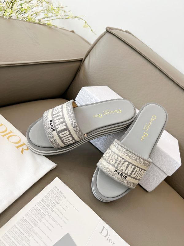 Dior mùa xuân và mùa hè mới IVIETA DWAY giày phụ nữ màu thạch