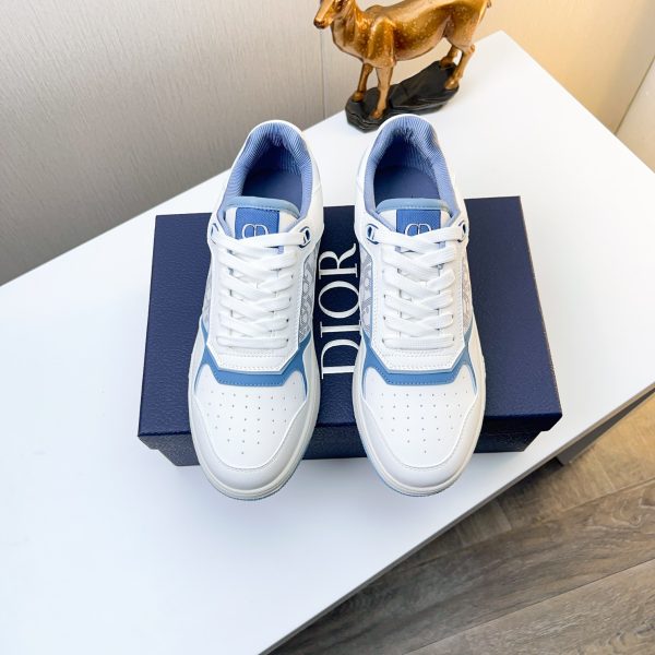 Các sản phẩm mới của DBS tiếp tục phong cách cổ điển của Dior. được làm từ da bò