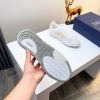 Các sản phẩm mới của DBS tiếp tục phong cách cổ điển của Dior. được làm từ da bò