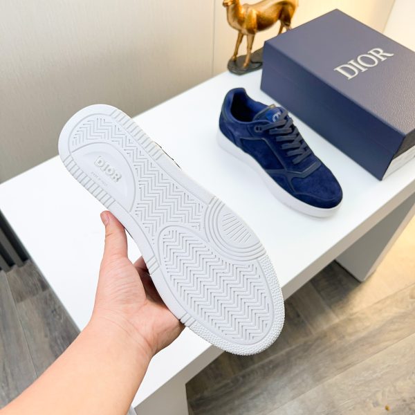 Các sản phẩm mới của DBS tiếp tục phong cách cổ điển của Dior. được làm từ da bò