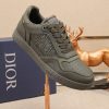 Các sản phẩm mới của DBS tiếp tục phong cách cổ điển của Dior. được làm từ da bò