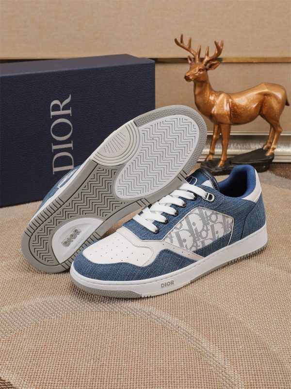 Các sản phẩm mới của DBS tiếp tục phong cách cổ điển của Dior. được làm từ da bò