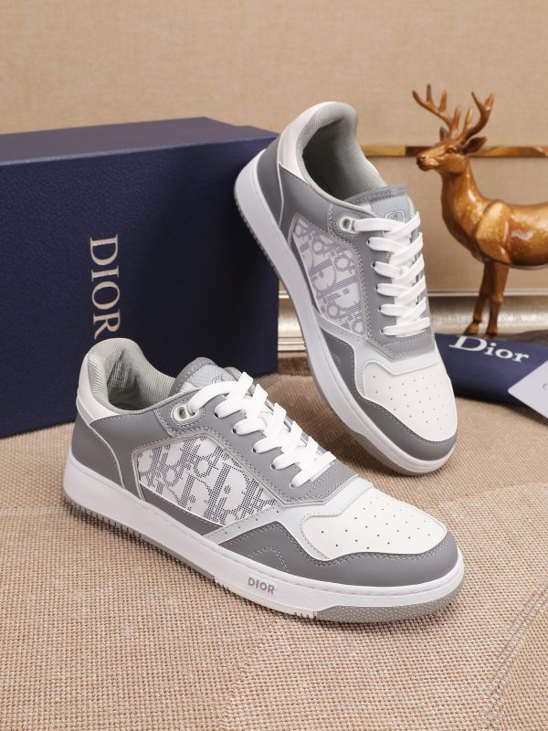 Các sản phẩm mới của DBS tiếp tục phong cách cổ điển của Dior. được làm từ da bò