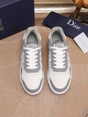 Các sản phẩm mới của DBS tiếp tục phong cách cổ điển của Dior. được làm từ da bò