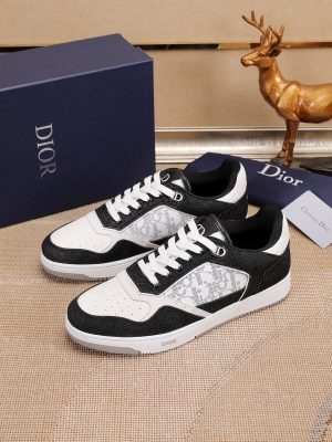 Các sản phẩm mới của DBS tiếp tục phong cách cổ điển của Dior. được làm từ da bò