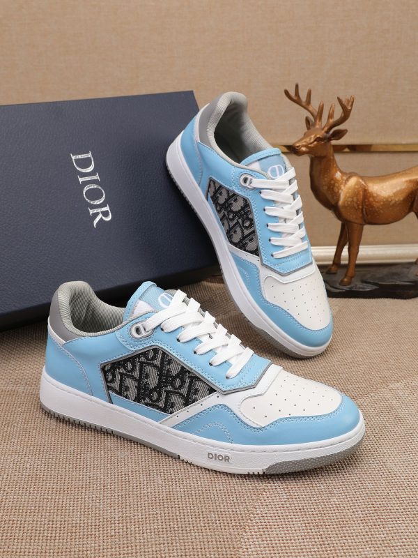 Các sản phẩm mới của DBS tiếp tục phong cách cổ điển của Dior. được làm từ da bò