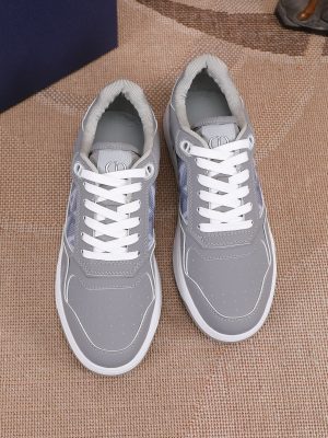 Các sản phẩm mới của DBS tiếp tục phong cách cổ điển của Dior. được làm từ da bò