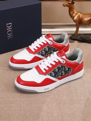 Các sản phẩm mới của DBS tiếp tục phong cách cổ điển của Dior. được làm từ da bò