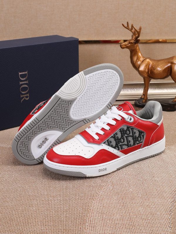 Các sản phẩm mới của DBS tiếp tục phong cách cổ điển của Dior. được làm từ da bò