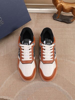 Các sản phẩm mới của DBS tiếp tục phong cách cổ điển của Dior. được làm từ da bò
