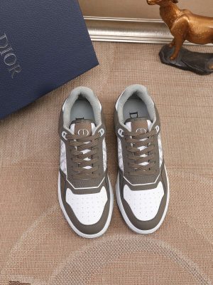 Các sản phẩm mới của DBS tiếp tục phong cách cổ điển của Dior. được làm từ da bò