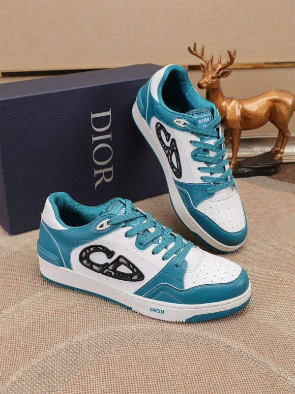 Các sản phẩm mới của DBS tiếp tục phong cách cổ điển của Dior. được làm từ da bò