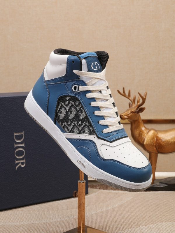 Các sản phẩm mới của Dior Gang tiếp tục phong cách cổ điển của Dior. được làm từ da bò bóng loáng cao cấp