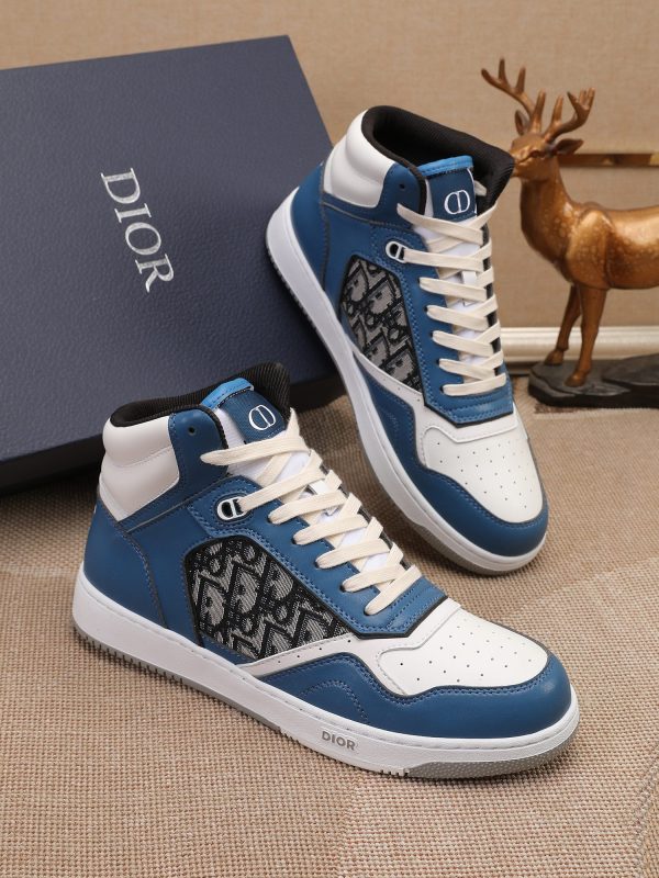 Các sản phẩm mới của Dior Gang tiếp tục phong cách cổ điển của Dior. được làm từ da bò bóng loáng cao cấp