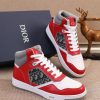 Các sản phẩm mới của Dior Gang tiếp tục phong cách cổ điển của Dior. được làm từ da bò bóng loáng cao cấp