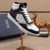 Các sản phẩm mới của Dior Gang tiếp tục phong cách cổ điển của Dior. được làm từ da bò bóng loáng cao cấp