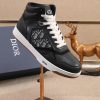 Các sản phẩm mới của Dior Gang tiếp tục phong cách cổ điển của Dior. được làm từ da bò bóng loáng cao cấp