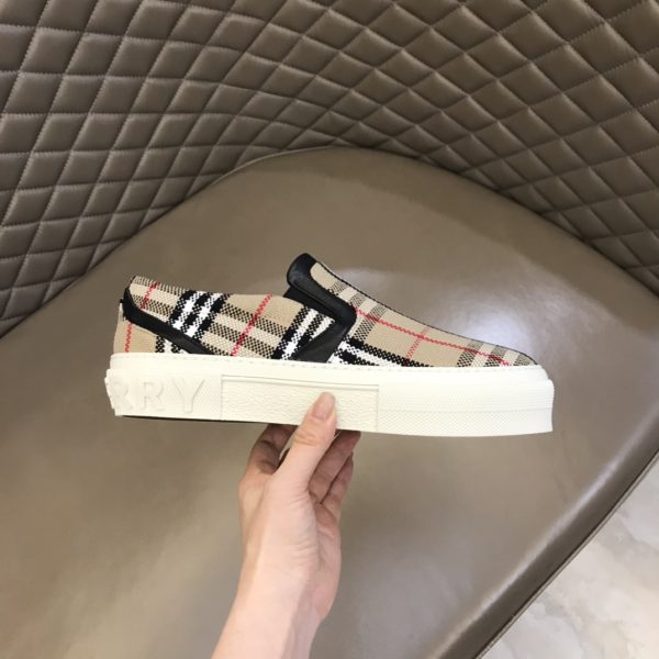 Burberry nâng cao giày thể thao! chất lượng cao, được làm bằng da bò con và vải bố