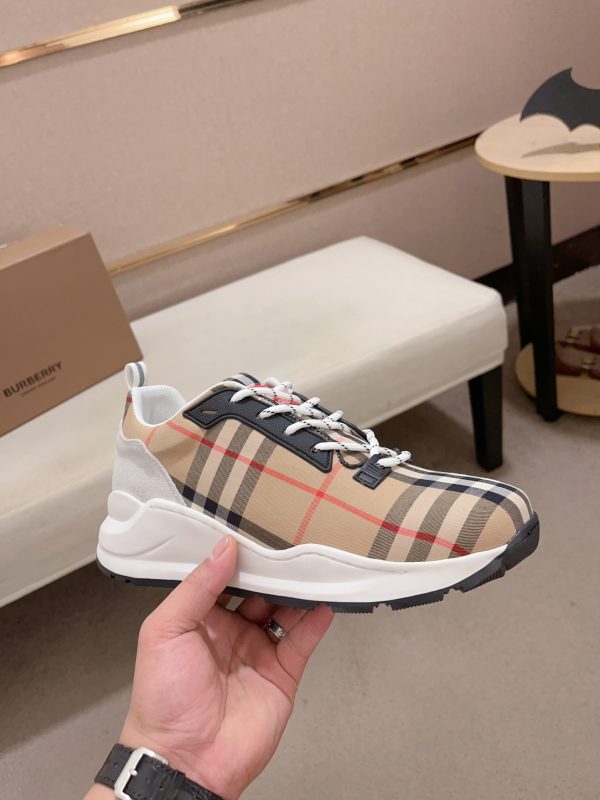 Burberry nâng cao giày thể thao! chất lượng cao, được làm bằng da bò con và vải bố