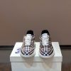 Giày thể thao vải lanh thấp cổ điển của người đàn ông Burberry, được mô tả lại bằng vật liệu vintage