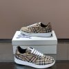 Giày thể thao vải lanh thấp cổ điển của người đàn ông Burberry, được mô tả lại bằng vật liệu vintage