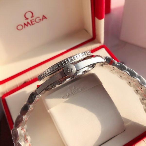 Omega Seamaster 600 mét dây đai thép lặn
