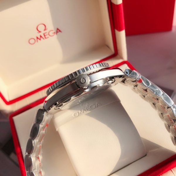 Omega Seamaster 600 mét dây đai thép lặn