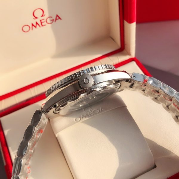 Omega Seamaster 600 mét dây đai thép lặn