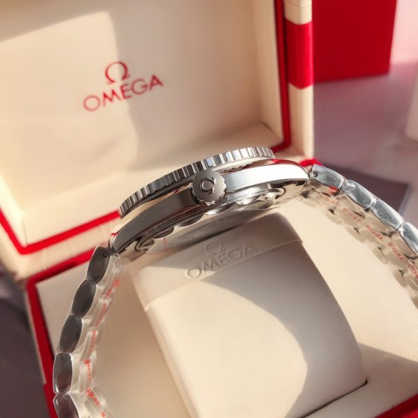 Omega Seamaster 600 mét dây đai thép lặn