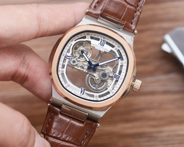 Đồng hồ Patek Philippe, dây đeo đồng hồ da bò thật