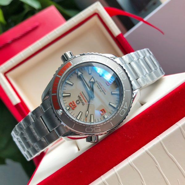 Omega Seamaster 600 mét dây đai thép lặn