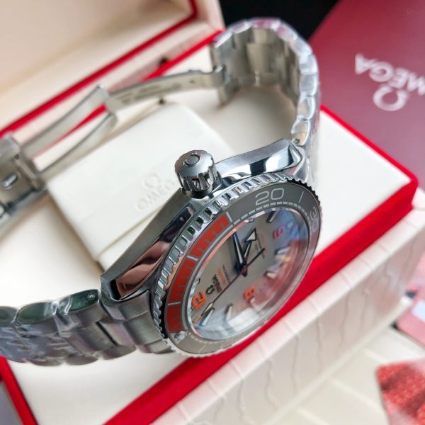 Omega Seamaster 600 mét dây đai thép lặn