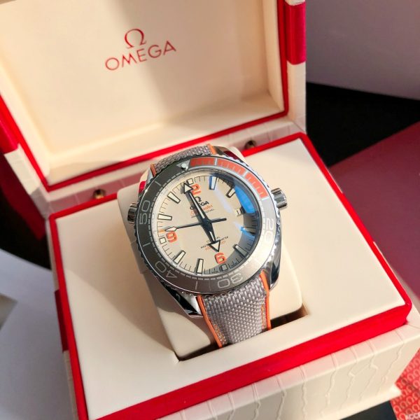Omega Seamaster 600 mét dây đai thép lặn