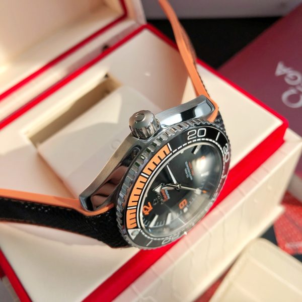 Omega Seamaster 600 mét dây đai thép lặn