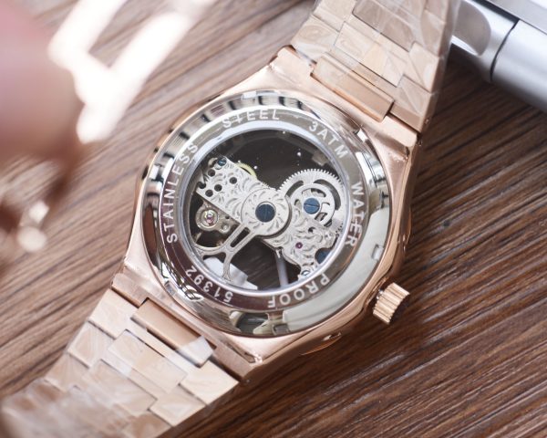 Đồng hồ Patek Philippe, dây đeo đồng hồ da bò thật